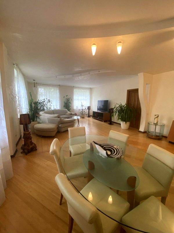 Elegant 3-Bedroom Apartment in Pechersk, Kyiv
