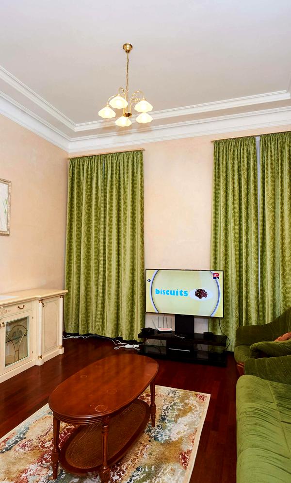 Spacious 4-bedroom apartment in Passage Gallery near Khreshchatyk Metro