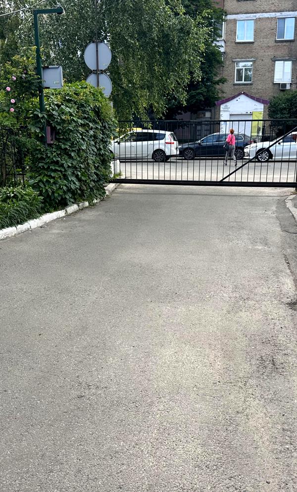 2-Room Apartment in Prime Location - Andriia Holovka Street, Kyiv