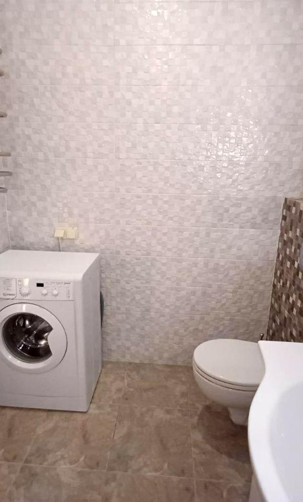 Spacious 1-Bedroom Apartment with Large Kitchen-Living Area on Karadzhycha Street