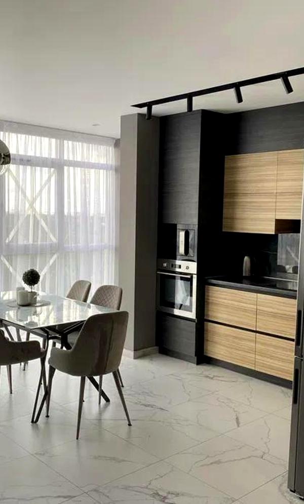 Designer Renovated Apartment with Modern Amenities