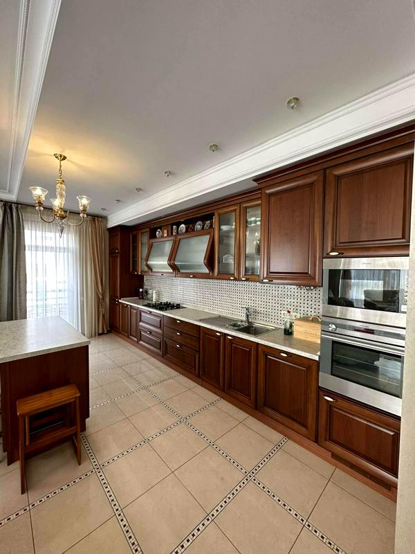 4-Room Spacious Apartment near City Center with Garage and Modern Amenities