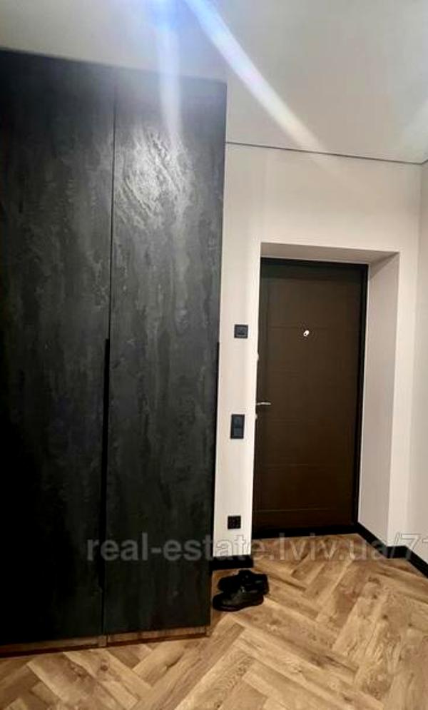 Designer Renovated Apartment with Modern Amenities