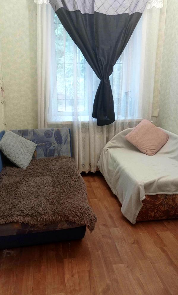 Two-room apartment near Robocha area with park nearby