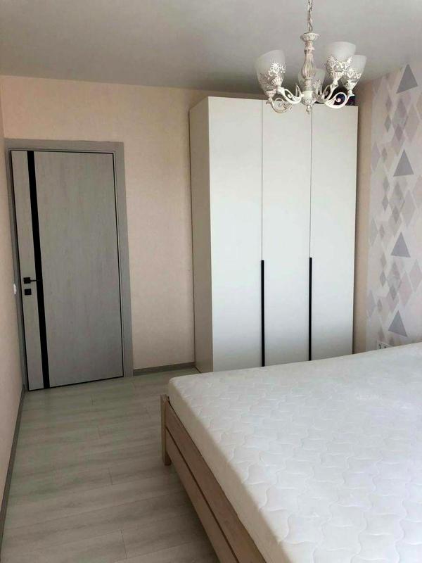 Modern 2-Bedroom Apartment near Osokорки Metro with Generator