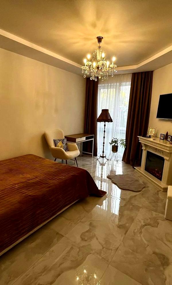 1-Bedroom Apartment with Kitchen Studio Near Chornovola Street