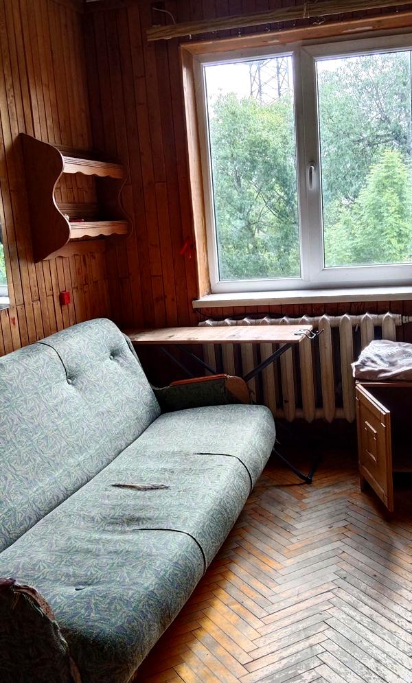Two-room apartment near Motozavod, needs cosmetic whitewashing