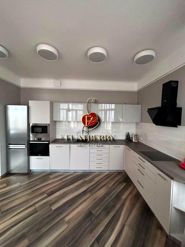 3-Bedroom Apartment in Historic Kyiv Center, Shevchenkovsky District