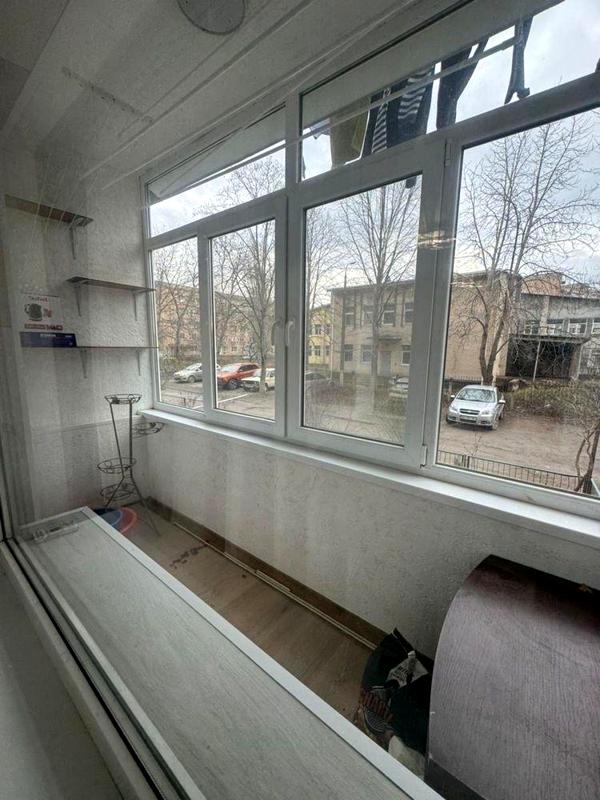 2-Room Apartment at ZhM Peremoga 5 with Full Amenities