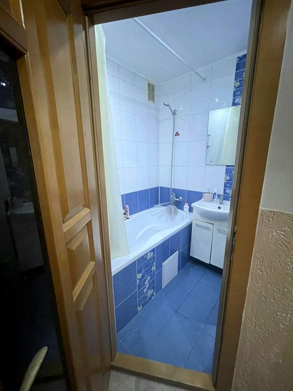 3-Room Apartment in Uzhhorod City Center with Parking and Garage