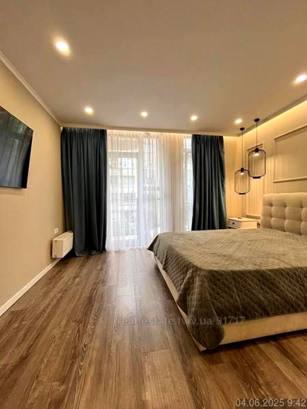Designer-renovated 2-room apartment with studio kitchen near city center
