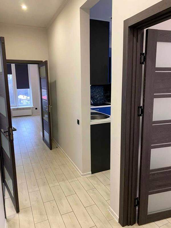 2-Room Apartment in Residential Complex on Lyvarna Street