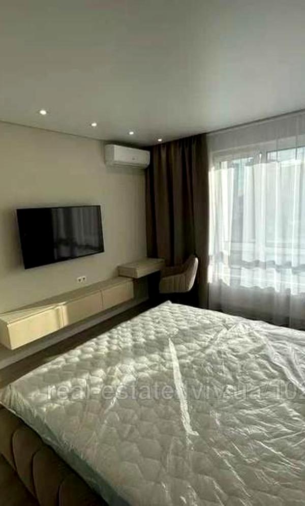 Fully Renovated Apartment with Modern Amenities