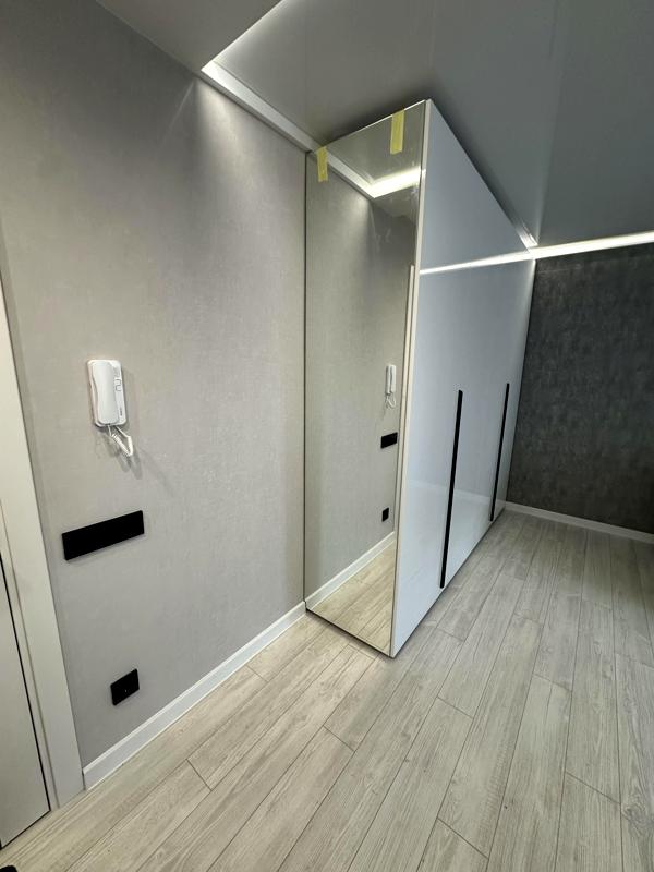 Newly renovated one-bedroom apartment near Lybidska metro