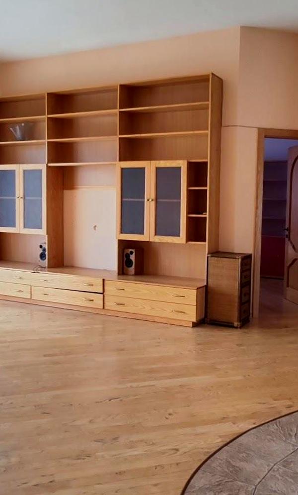 Spacious Kiev Center Apartment near Mariinsky Park with Fireplace