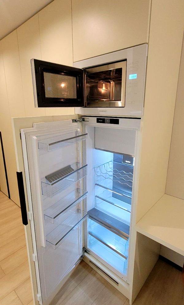 Fully Furnished 1-Bedroom Apartment with Modern Design