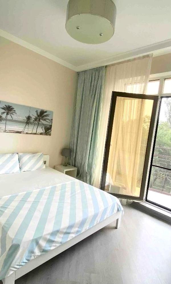 Cozy 2-Room Apartment near French Boulevard with Sea View