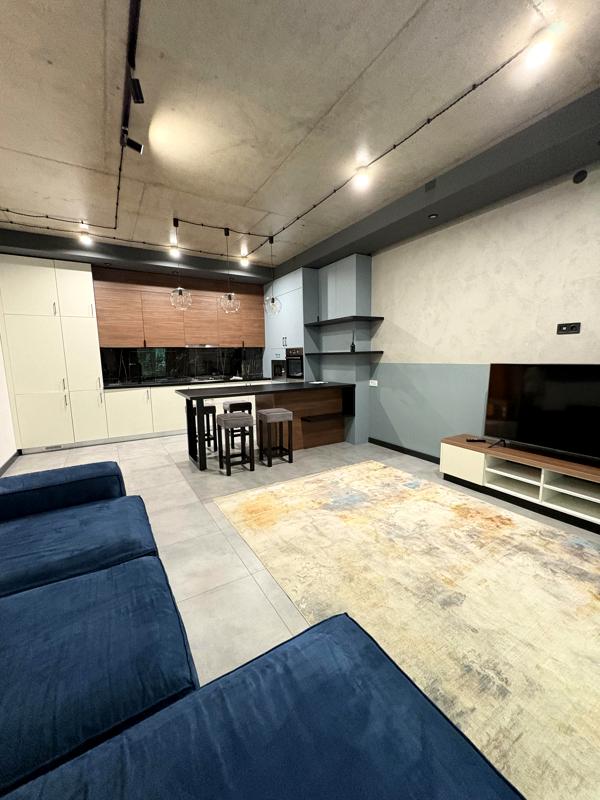 Spacious 1-Bedroom Apartment on Stusa Street with Park View