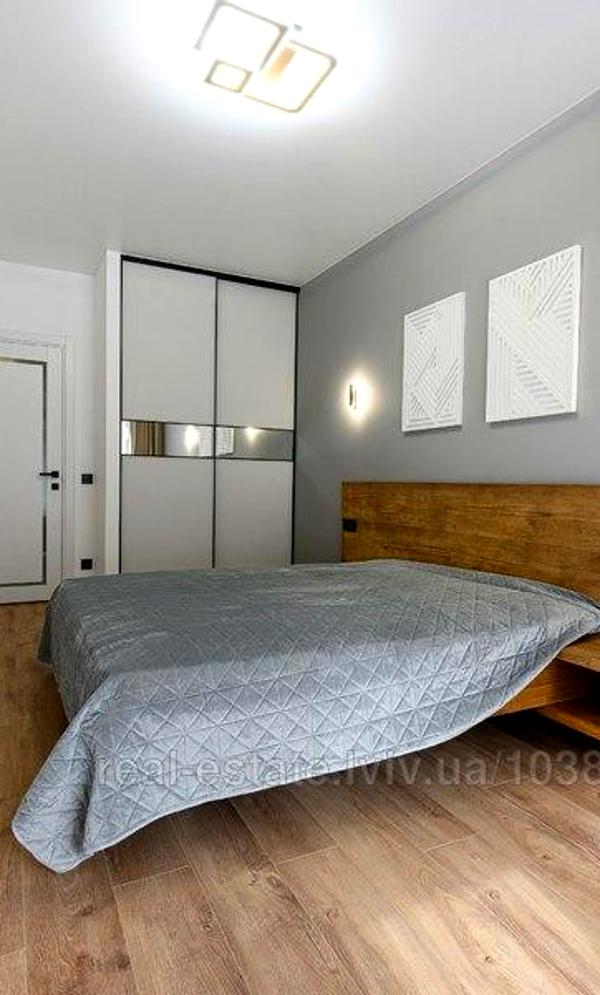 Modern Furnished Apartment with Parking and Convenient Location