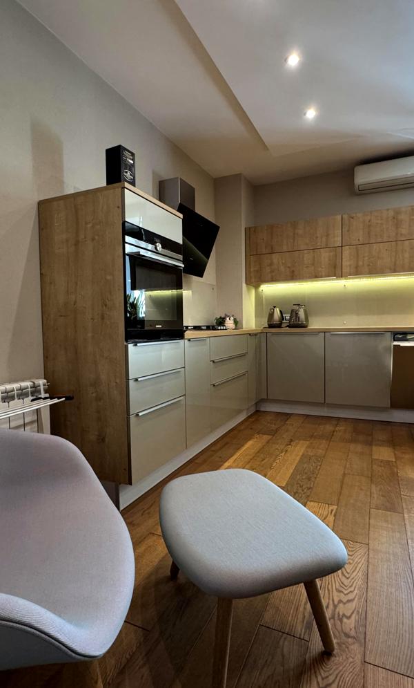 Spacious 4-room apartment in Podil, historic area, premium features