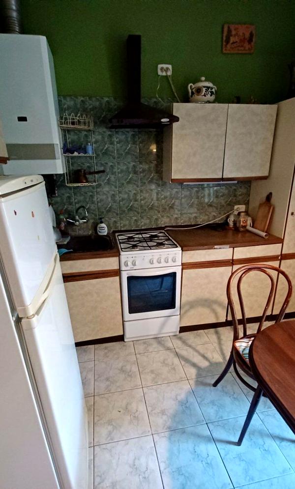 3-Room Apartment on Oleny Pchilky Street with Individual Heating