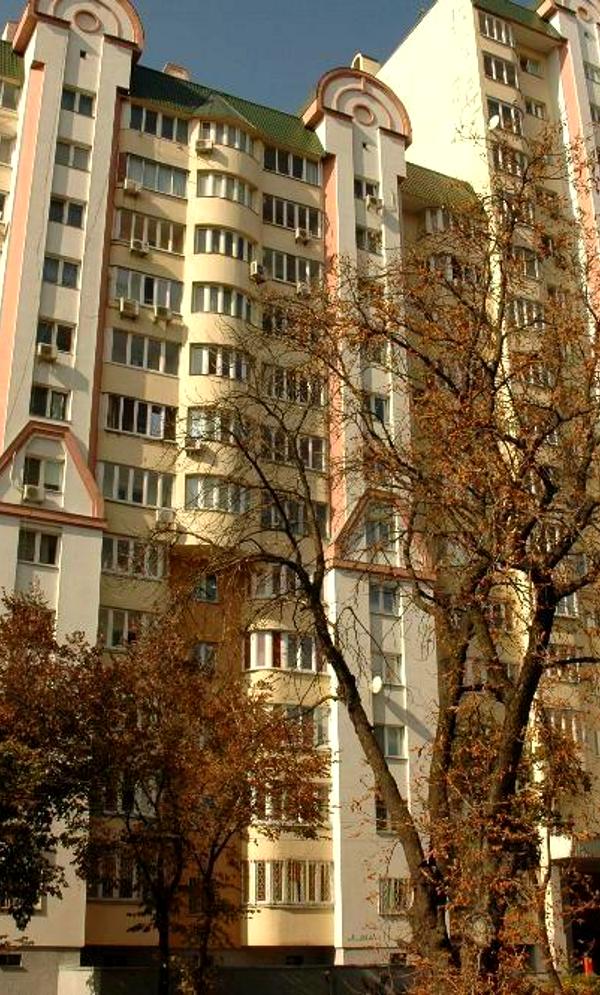 2-bedroom apartment with balcony near Lukyanivska metro