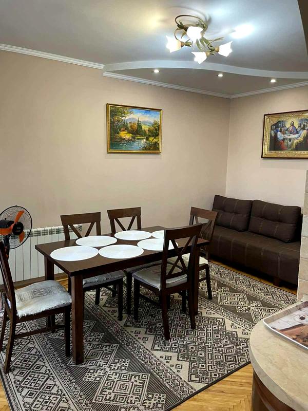 3-Room Apartment in Uzhhorod City Center with Parking and Garage