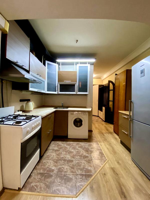 2-Room Apartment in Dniprovskyi District, Convenient Location