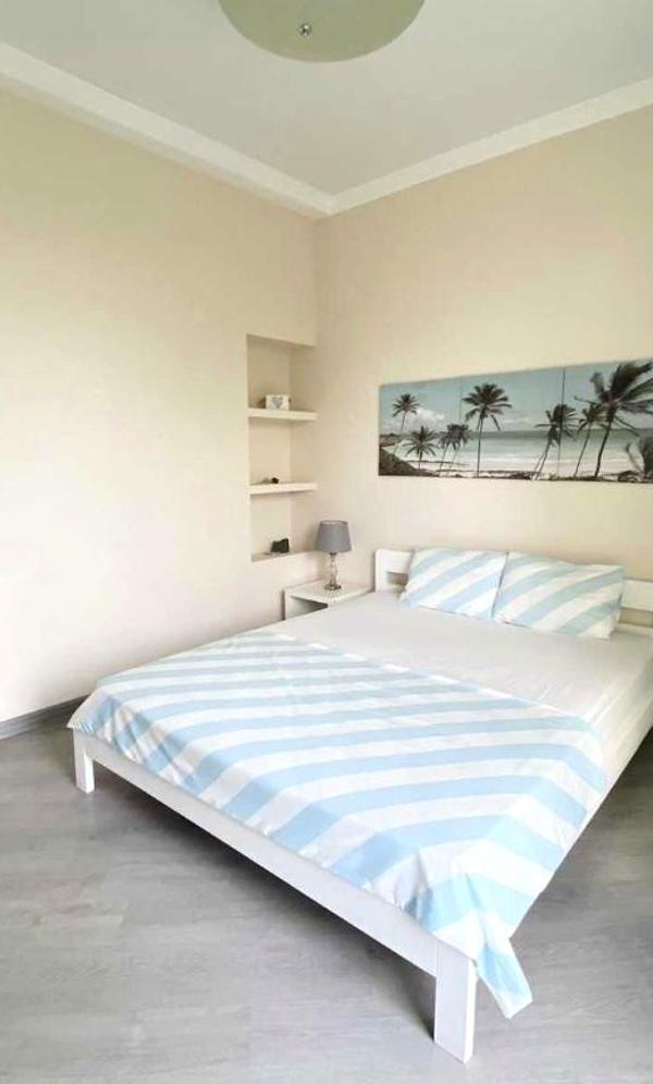 Cozy 2-Room Apartment near French Boulevard with Sea View