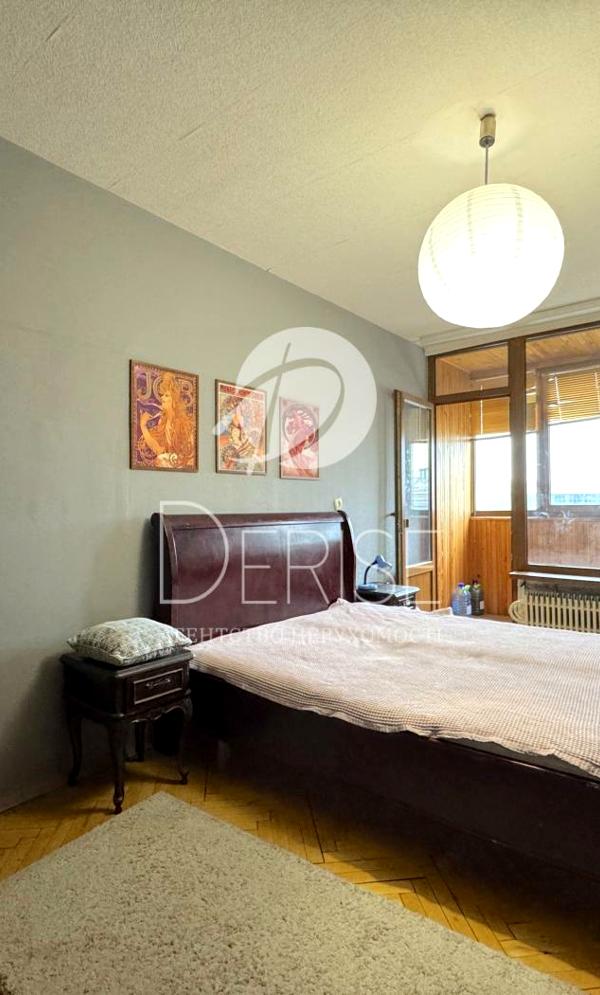 Spacious 3-Bedroom Apartment in Kyiv City Center near University Metro