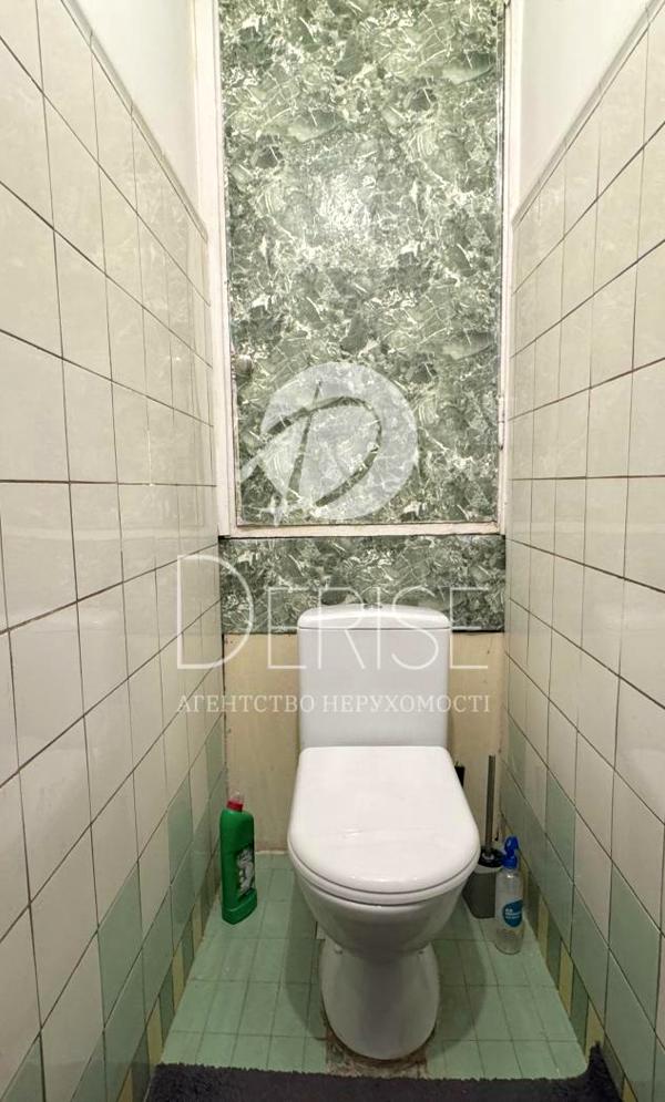 Spacious 3-Bedroom Apartment in Kyiv City Center near University Metro