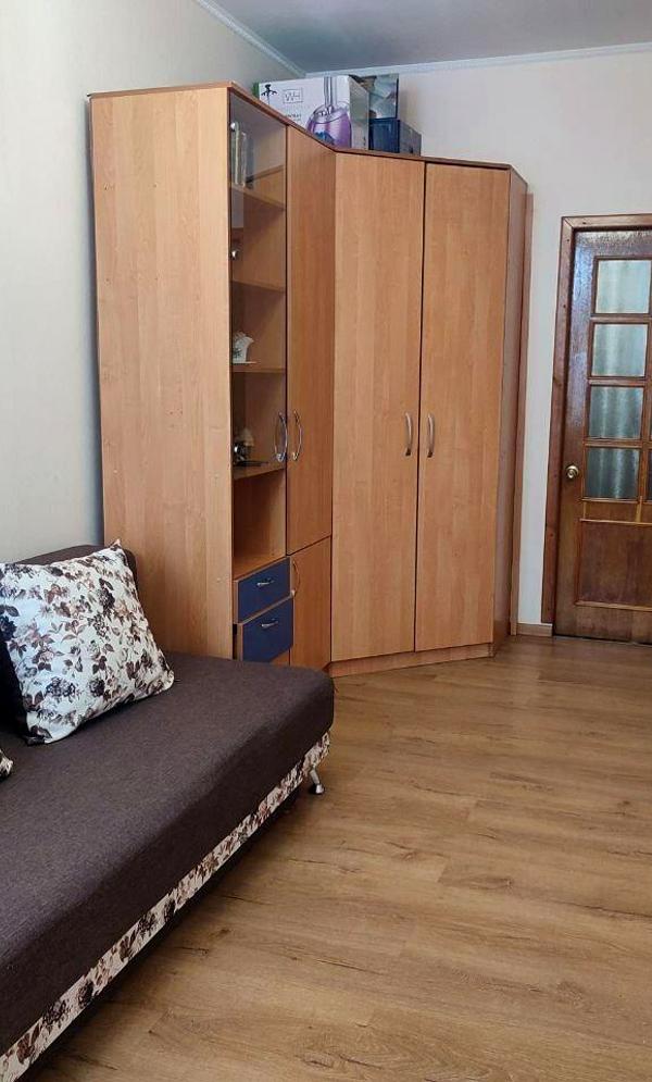 1-Room Stalinka Apartment in Odessa City Center with Gas
