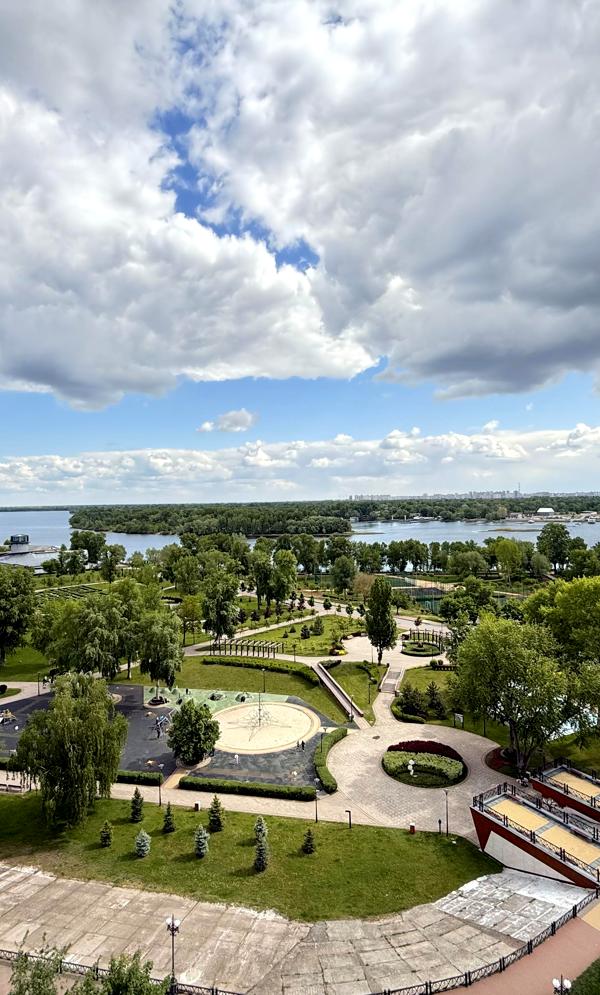Exclusive 3-bedroom apartment with panoramic view in Obolon, Kyiv