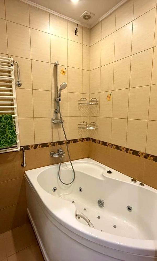 Spacious 2-room apartment in Podilskyi district, Vitryani Hory