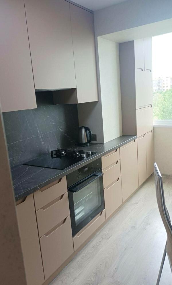 3-Room Apartment on Nezalezhnosti Street with Full Renovation