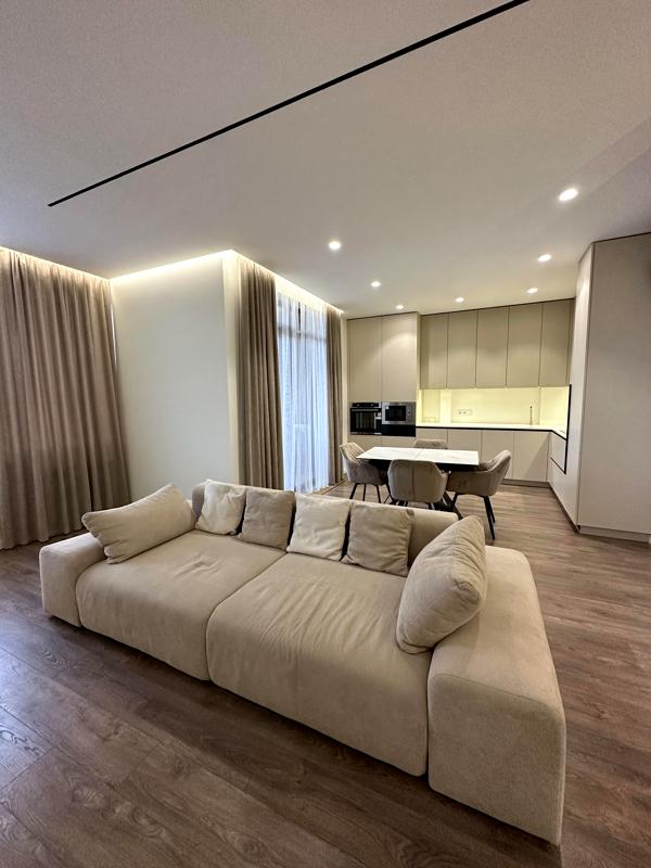 Designer 1.5-Room Apartment in Park Residents Complex
