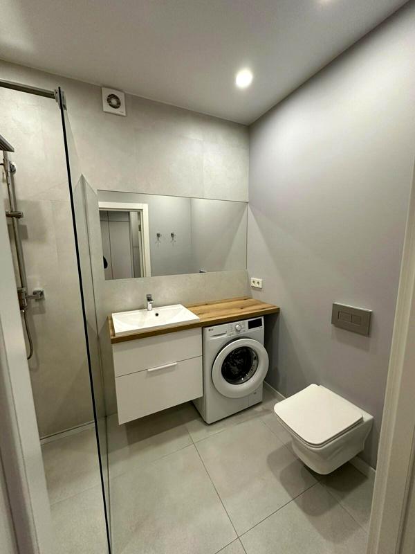 Renovated 1-Bedroom Apartment with Modern Design and Amenities
