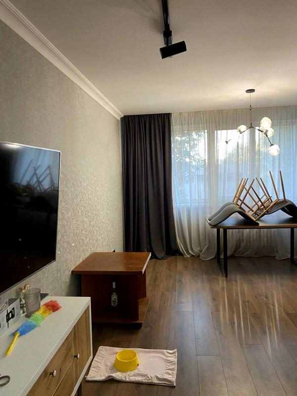Spacious 3-room apartment in Uzhgorod, Freedom Avenue