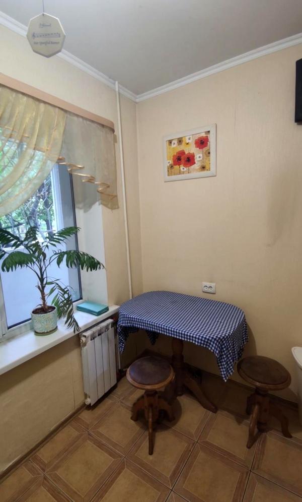 1-Bedroom Apartment near Petrівka Metro with Nearby Amenities