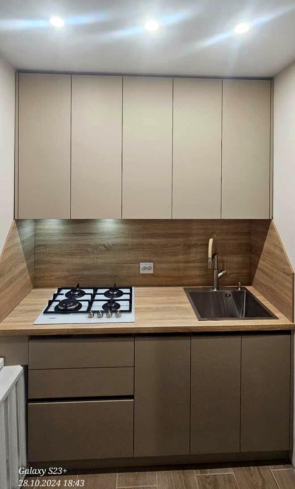Apartment for rent on Zhylianska Street with open balcony