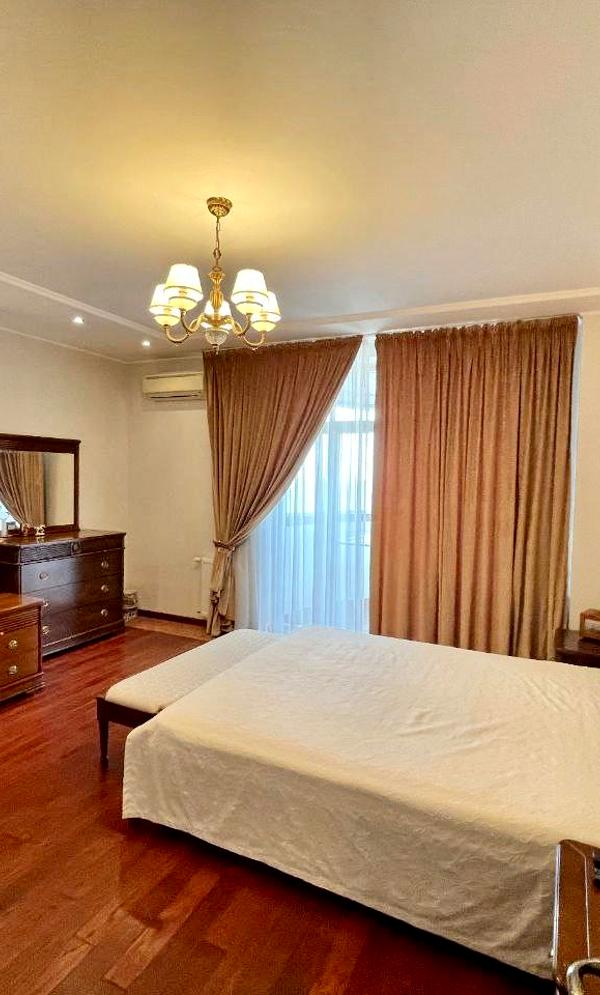 Elite 3-bedroom apartment in Galitsky Complex with sea view and terrace