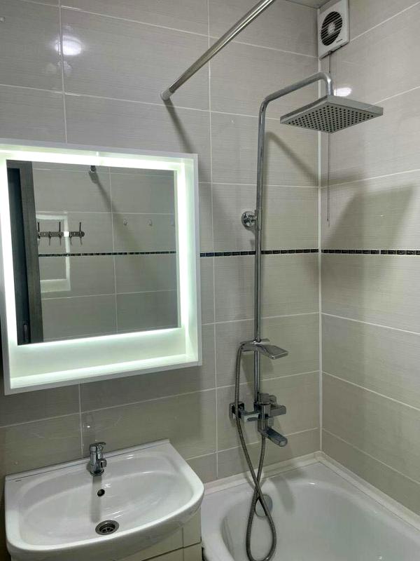 1-bedroom apartment in city center near embankment with euro renovation