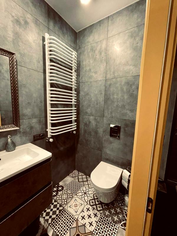 2-Room Apartment on Valova Street, 56 m², 2nd Floor