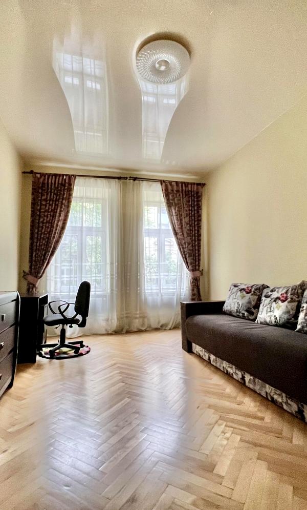 2-Room Apartment on Meretyna Street with Full Furnishing and Renovation