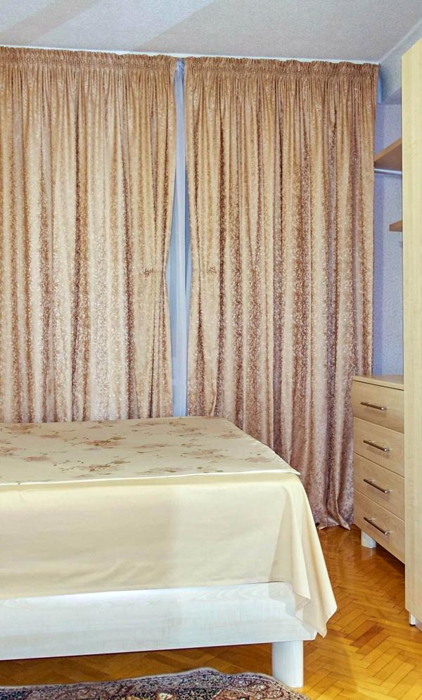 3-Bedroom Spacious Stalinka Apartment near Khreshchatyk