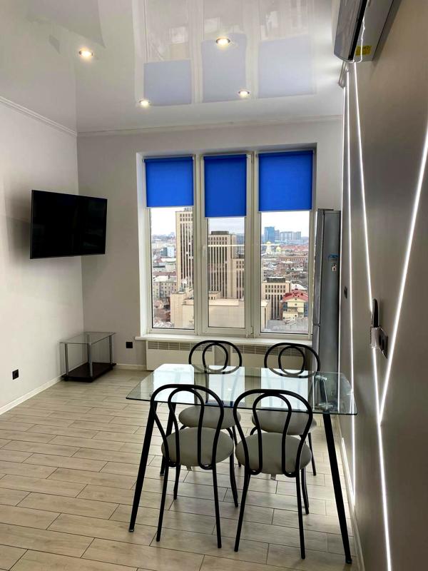 2-Room Apartment in Residential Complex on Lyvarna Street