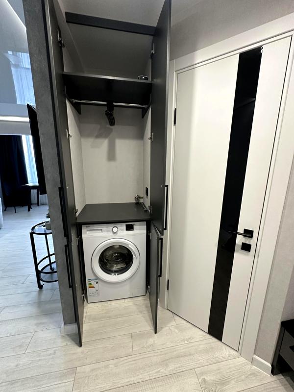 Newly renovated one-bedroom apartment near Lybidska metro