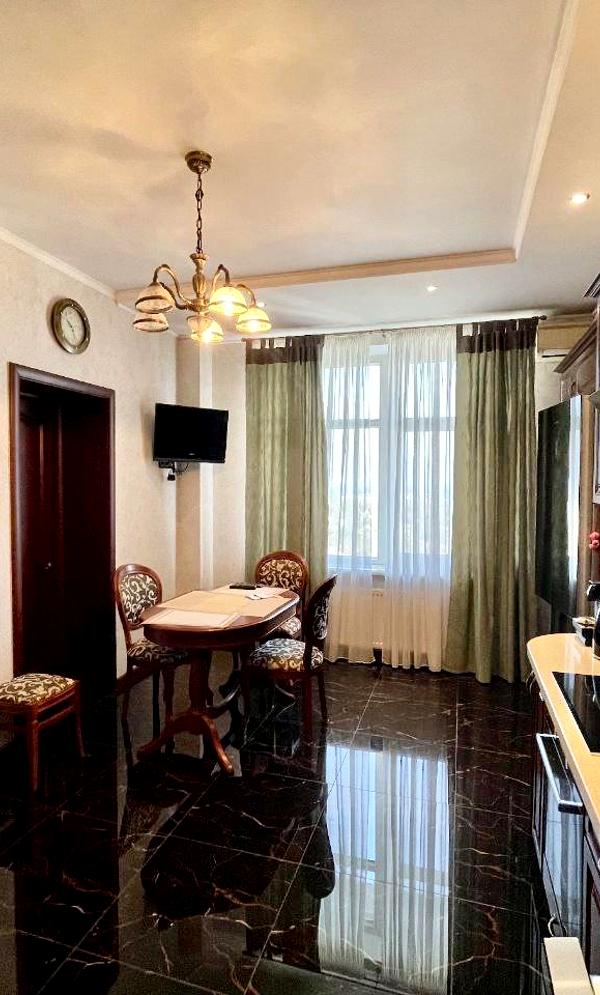 Elite 3-bedroom apartment in Galitsky Complex with sea view and terrace