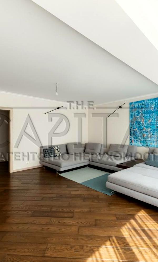 Spacious 3-Room Apartment in Pechersk District, Kyiv