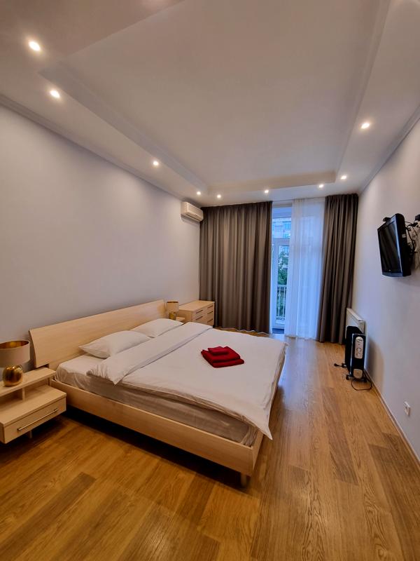 Stylish 3-room studio apartment in the heart of Kyiv, near Maidan Nezalezhnosti